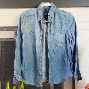 American Eagle Chambray Boyfriend-Fit Button Up